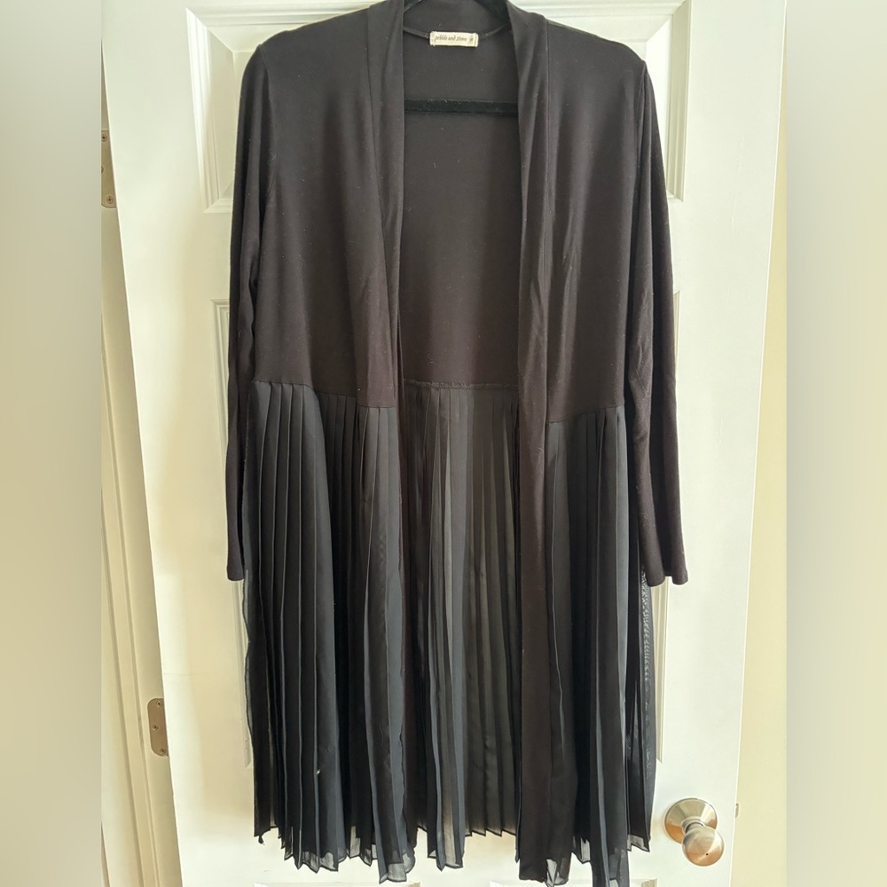🟢PEBBLE AND STONE. Black cardigan style jacket with sheer pleats. Size M
